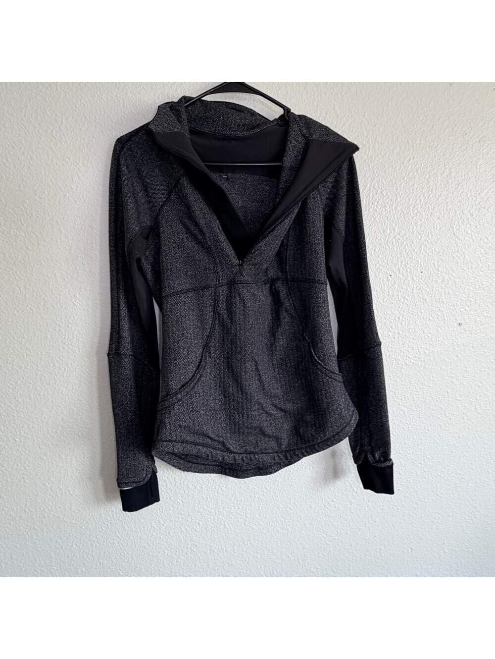 Lululemon Base Runner Half Zip Pullover Black Gray Herringbone Size 8 Thumbholes